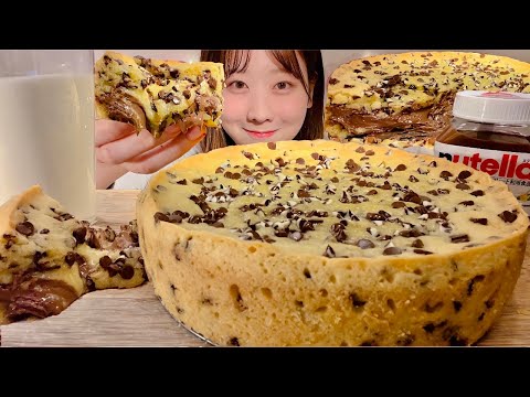 Видео: ASMR пирог с шоколадным печеньем и нутеллой【русские субтитры】【Mukbang/ Eating Sounds】