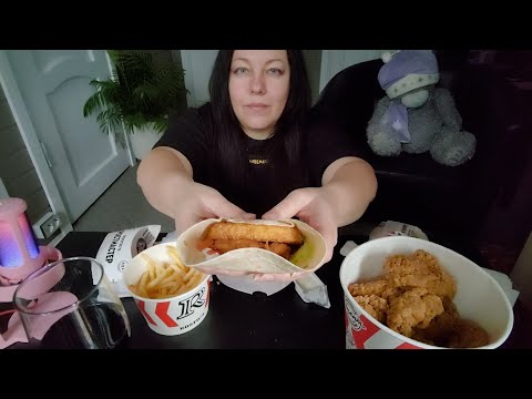 Видео: Мукбанг 🍗KFC Крылья, Ростмастер Блю Чиз, Шефбургер Джуниор острый, Фри, Кола