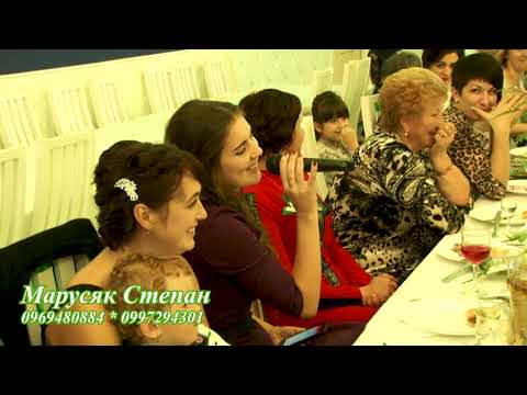 Видео: Бойківські коломийки на весіллі, баттл музикантів та гостей