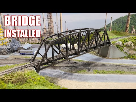 Видео: Обновление макета N Scale 23 — мост установлен