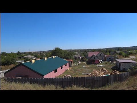 Видео: Большой сарай для свиней.Укрыли крышу.  Бойня для забоя строится