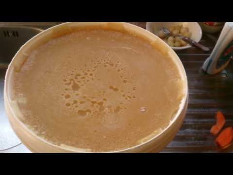 Видео: Пчеловодство в Англии.  Изготовление канди для пчел.