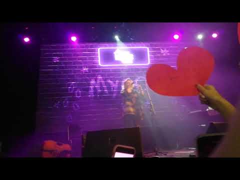 Видео: Саша Мусор - love (live) | выступление на фестивале Mint Music Home Live | флешмоб с сердечками