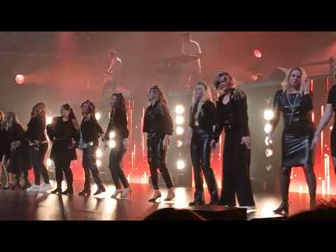 Видео: SHAMAN  и поклонницы из Содружества на сцене