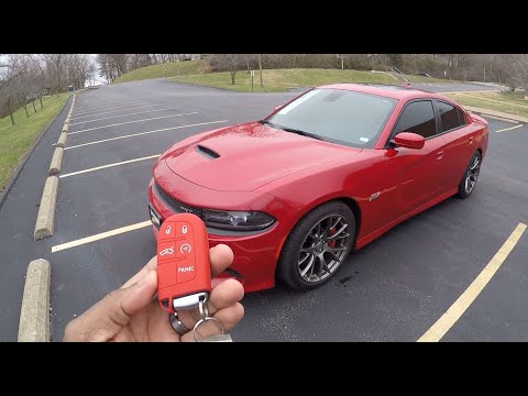 Видео: Обзор и дорожный тест Dodge Charger SRT 392 6.4L V8 2017 года. ЭТА МАШИНА ТАКАЯ БЫСТРАЯ