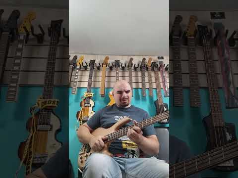 Видео: Cort A4 Bass guitar . Диванный обзор