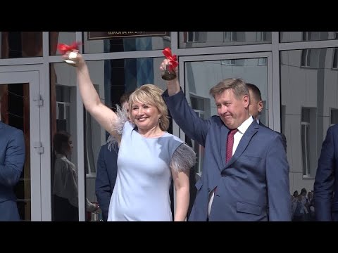 Видео: Школа №219 встретила новый учебный год в новом современном здании // "Новости 49" 01.09.22