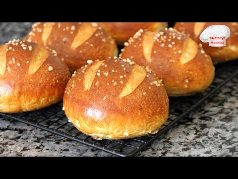 Видео: ПОЛНЫЙ ВОСТОРГ!! БУЛОЧКИ  PRETZELS. Мягкий КАК ПУХ мякиш и ХРУСТЯЩАЯ корочка сведут с ума каждого!