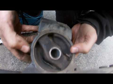 Видео: Замена подушек двигателя Mitsubishi Carisma 1.8 GDI (4g93) AT