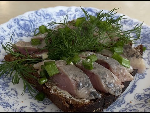 Видео: ДУНАЙСКАЯ СЕЛЁДОЧКА🐟, СОЛИМ И ВКУСНО КУШАЕМ/#селедка,#дунайка,#малосольнаядунайка,#всеполучится,