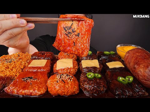 Видео: острая лапша с грибами, колбаса SPICY FIRE NOODLES WRAPS ENOKI MUSHROOM SAUSAGE EATING ASMR MUKBANG