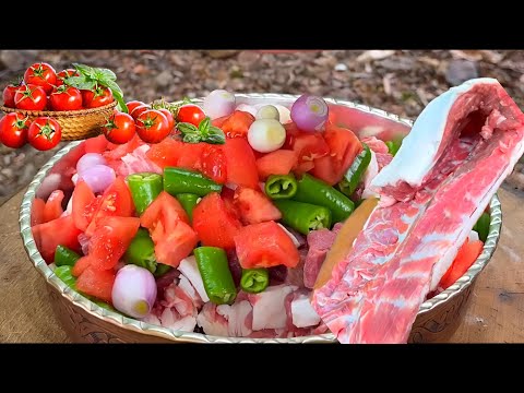 Видео: Свежие ингредиенты для ароматного мясного блюда