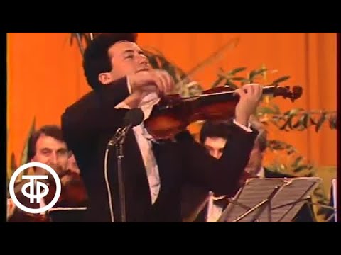 Видео: Владимир Спиваков и "Виртуозы Москвы". Виктор Полторацкий "Сувенир" (1986)