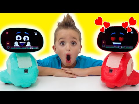 Видео: Влад и Ники играют с Мико - умным игрушечным роботом для детей