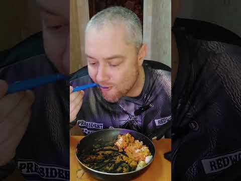 Видео: Ответы на вопросы. Консервированный горох с комченостями. Мукбанг, еда на камеру.