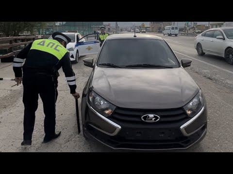 Видео: Беспредел ДПС ГИБДД, СВИДЕТЕЛЬ ИЗЫМАЕТ НОМЕРА АВТО. Махачкала. Управление авто без регистрации.