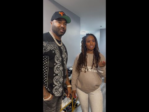 Видео: Когда Майк дарит Санни королевское УГОЩЕНИЕ!