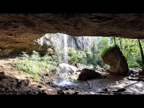 Видео: Чинарский и Университеский водопады в Мезмае - самый красивый маршрут
