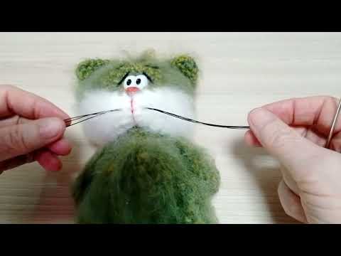 Видео: Как прикрепить усики к вязанной игрушке.