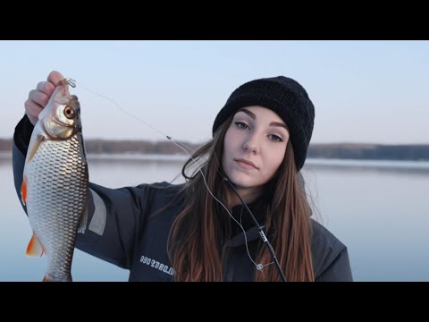 Видео: РЫБАЛКА С ЖЕНОЙ ЗИМОЙ. ЛОВИМ КРУПНУЮ ПЛОТВУ НА МОРМЫШКУ. РЫБАЛКА НА МОТЫЛЯ. РЫБАЛКА 2025. FISHING