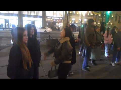 Видео: Уличные музыканты Питер Никита Моряк на Большой Конюшенной 8 ноября - Zombie