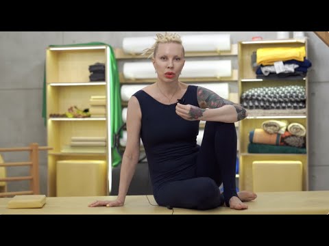 Видео: Пилатес. Уровень 1 #7. В положении флексия, две ноги в положении стола.