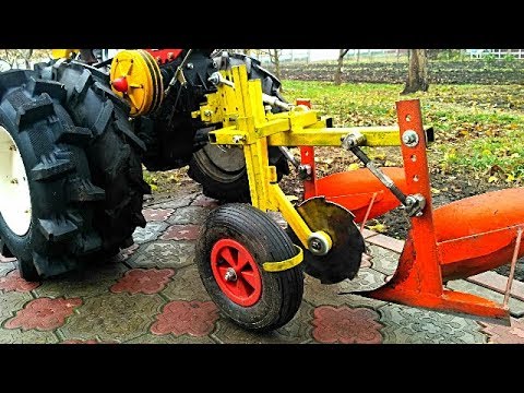 Видео: МОТОБЛОК НА КРУТЫХ КОЛЕСАХ БУКСУЕТ С ПЛУГОМ?
