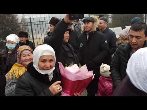 Видео: Кичи ажылык Умрадан келгендерди тосуп алдык