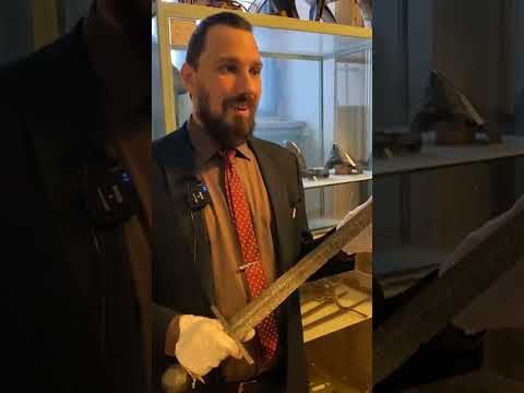 Видео: Оружие и доспехи из запасников Эрмитажа с хранителем Андреем Богдановым