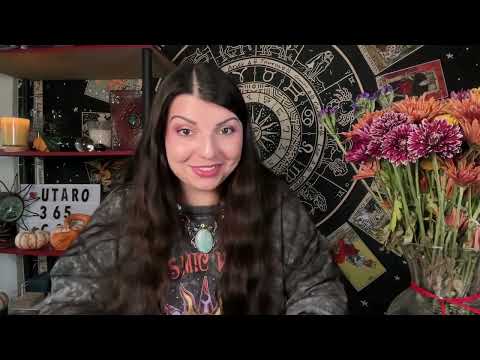 Видео: Что он скрывает от вас? Таро Юлия Петрова