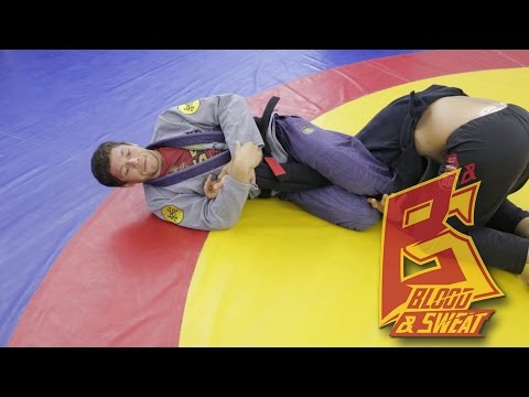 Видео: Рычаг локтя при попытке соперника выйти из маунта