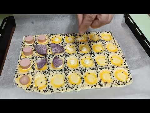 Видео: ЗАКУСКА НА ПРАЗДНИЧНЫЙ СТОЛ - НРАВИТСЯ ВСЕМ ГОСТЯМ.#закусканапраздник #вкуснаявыпечка #слоёное тесто