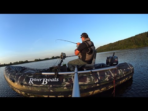 Видео: Рыбалка осенью на джиг на большой реке!  Осваиваю новый эхолот.  Судак клюет!