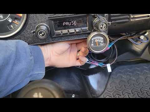 Видео: Jeep CJ7 1981 258 Часть 1: Датчик давления масла — механический против штатного электрического