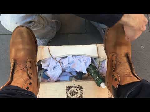 Видео: Rome Shoe Shine работает над нубуком