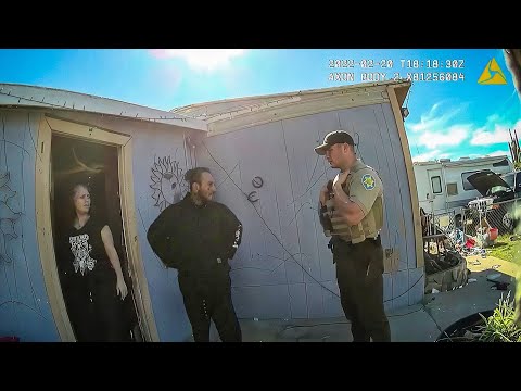 Видео: Полиция обнаружила троих детей в разрушенном доме без еды и воды