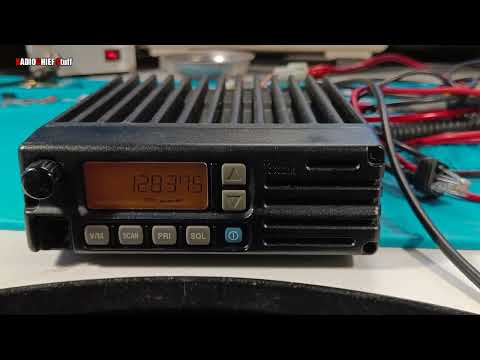 Видео: Icom IC-A110 авиационная радиостанция. Измеряем чувствительность и программируем - Stuff