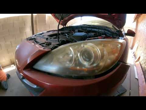 Видео: Снятие передней фары Mazda 3 2010 года без снятия бампера