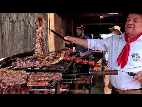 Видео: Бразильская вечеринка с барбекю в пролить деревенский. Полная версия