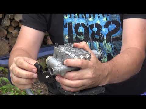 Видео: Ремонт мийки високого тиску Oleo-Mac PW 110 C чому протікає мийка ЗВІДКИ ТЕЧЕ