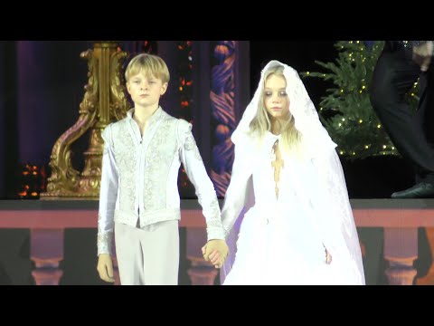 Видео: Принц и Принцесса. Елена Костылева аплодирует Александру Плющенко