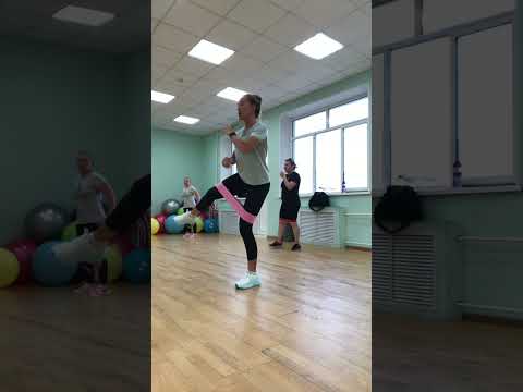 Видео: Фитнес резинка! Ноги!