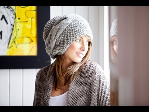 Видео: Шапка спицами с большой косой.