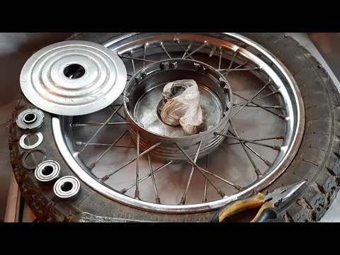 Видео: Как поменять подшипники в ступице колеса мотоцикла Иж Планета, Иж Юпитер.