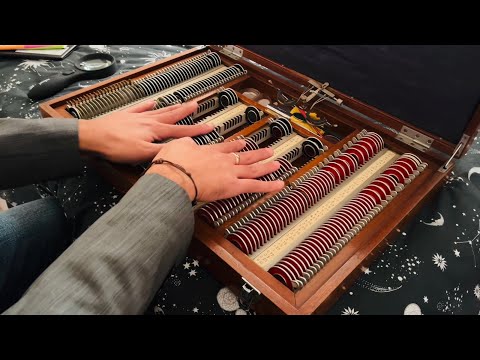 Видео: ASMR: Осмотр и оценка старинного набора линз