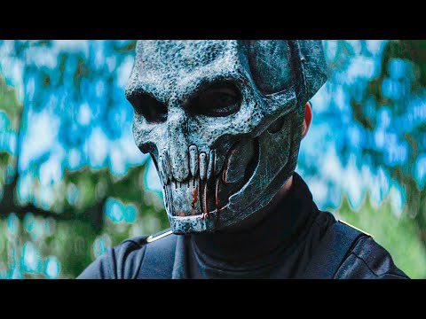 Видео: СЕМЬЯ СТРАДАЕТ от преследования ЖУТКОГО МАНЬЯКА [Пересказ]