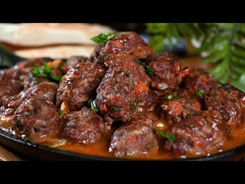 Видео: Простой и вкусный рецепт кёфте-кебаба, подается с потрясающим соусом из жареных овощей!
