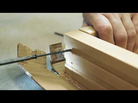 Видео: Видео инструкция по установке стеклянной двери для бани и сауны DoorWood (3 петли)