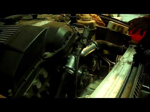 Видео: как развоздушить и долить О/Ж  bmw e39 m52.