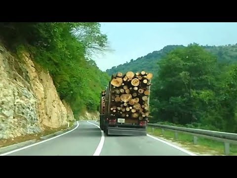 Видео: Если бы на Дороге Это Не Сняли на Камеру Никто бы не Поверил